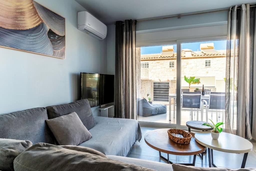 Zefyros Suite , Seafront Retreat ! Pánormos 外观 照片