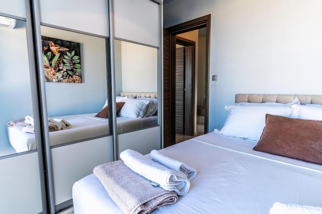 Zefyros Suite , Seafront Retreat ! Pánormos 外观 照片